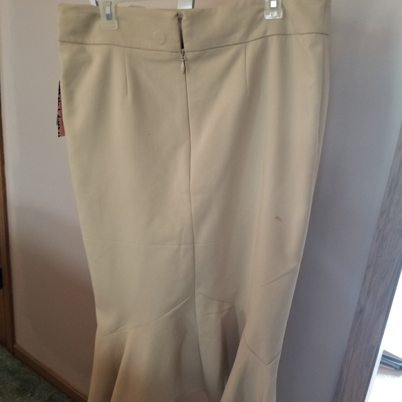 Skirt - Picture 2 of 4